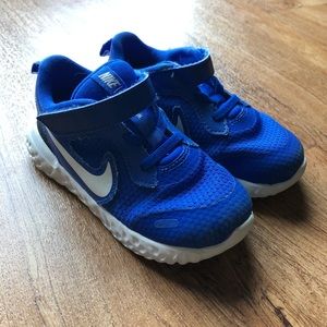 Size 10 toddler blue nike sneakers